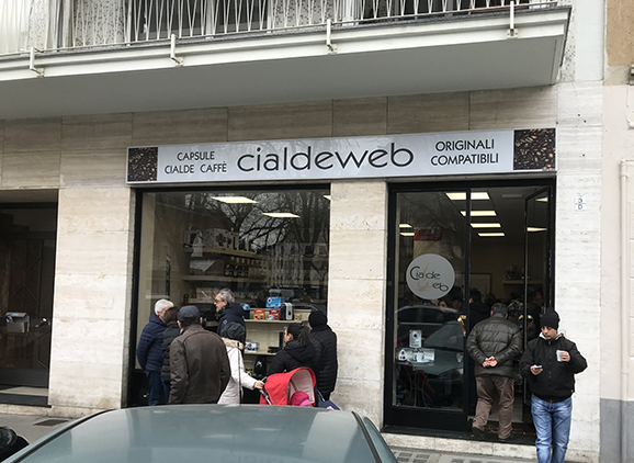 Esterno Cialdeweb piazza Bottesini