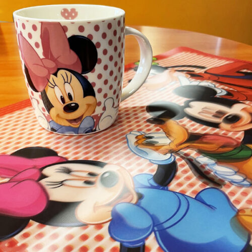 Original DISNEY MINNIE Frühstückstasse 400 ml + KOSTENLOSES Tischset für den Mittagstisch Aktionspreis und Angebote auf cialdeweb.it