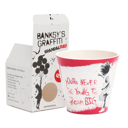 DREAM BIG BY BANKSY – Becher im Öko-Design aus recyceltem Kunststoff – nur bei cialdeweb.it, Kapseln, Pads, Kaffeemaschinen und Zubehör